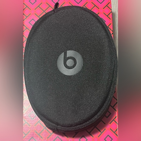 Beats Black Carrying Case - Picture 1 of 3